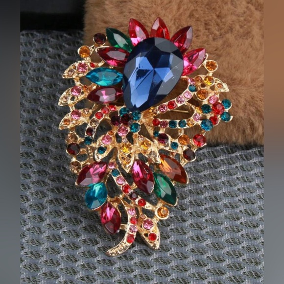 ✨NEW✨Elegant Gold and Multicolor Statement Brooch - Picture 2 of 4